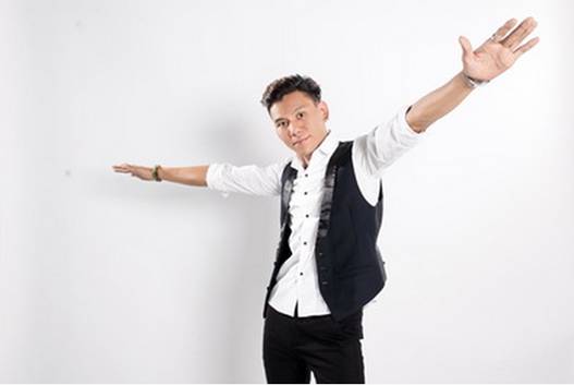 神曲《夜色》原唱原作词歌手梁剑东新专《神曲