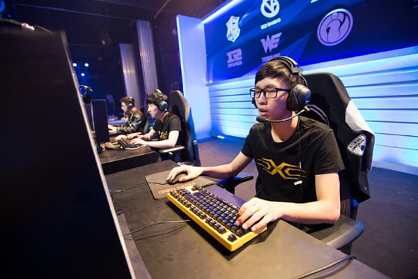 LOL选手U高考故事 考好大学找个好工作_|U神