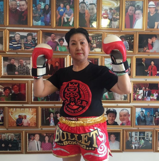 66岁中国老太婆打MMA综合格斗,欲打擂台