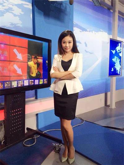 竞技类节目《快乐向前冲》开播 主持人谭博雯获赞