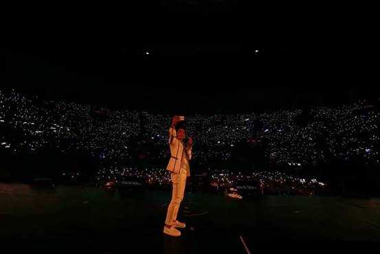 欧阳保坤默契助阵黄致列北京首唱 自然妆雕琢