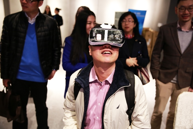联袂牛津大学出版社,共同推出全球首套英语VR