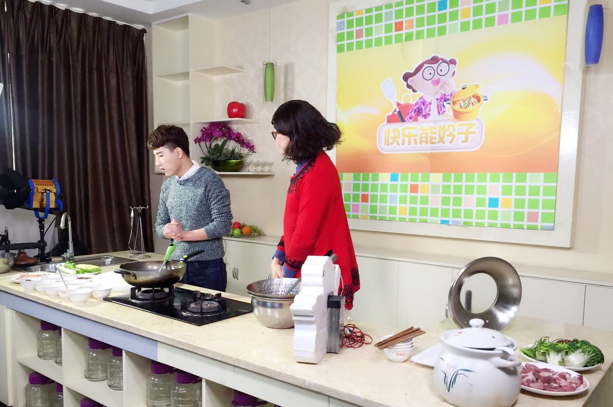 谢承佑做客美食节目变身厨艺大师|美食| 艺人_