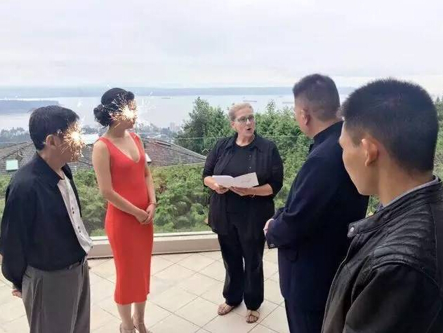 快鹿施建祥被曝异国闪婚 曾承认已被红色通缉