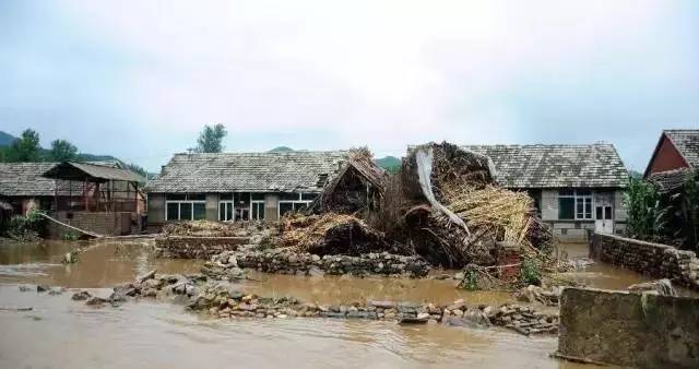 媒体：洪灾致死瞒报30人，有官员直接将遇难者烧了