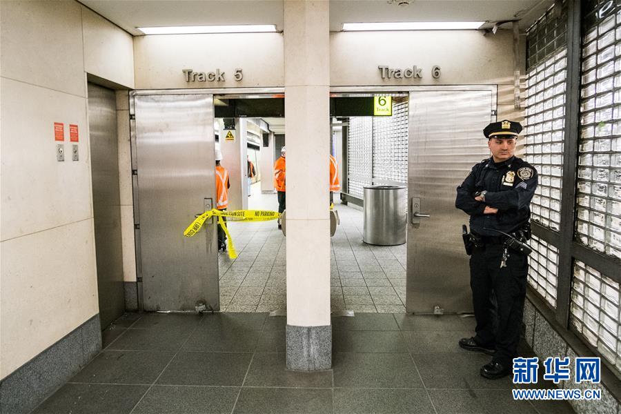 纽约列车出轨事故 造成103人受轻伤一名女乘客