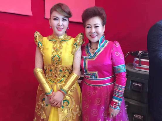 乌兰图雅携代表作《站在草原望北京》荣登20