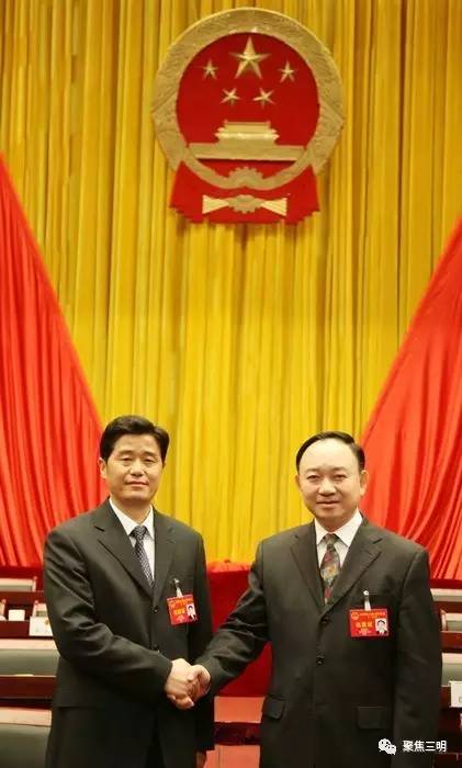 市委书记杜源生祝贺余红胜同志当选为三明市市长.