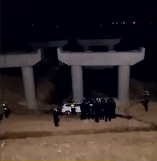 安徽六安越野车坠桥5死2伤，事发大桥正施工