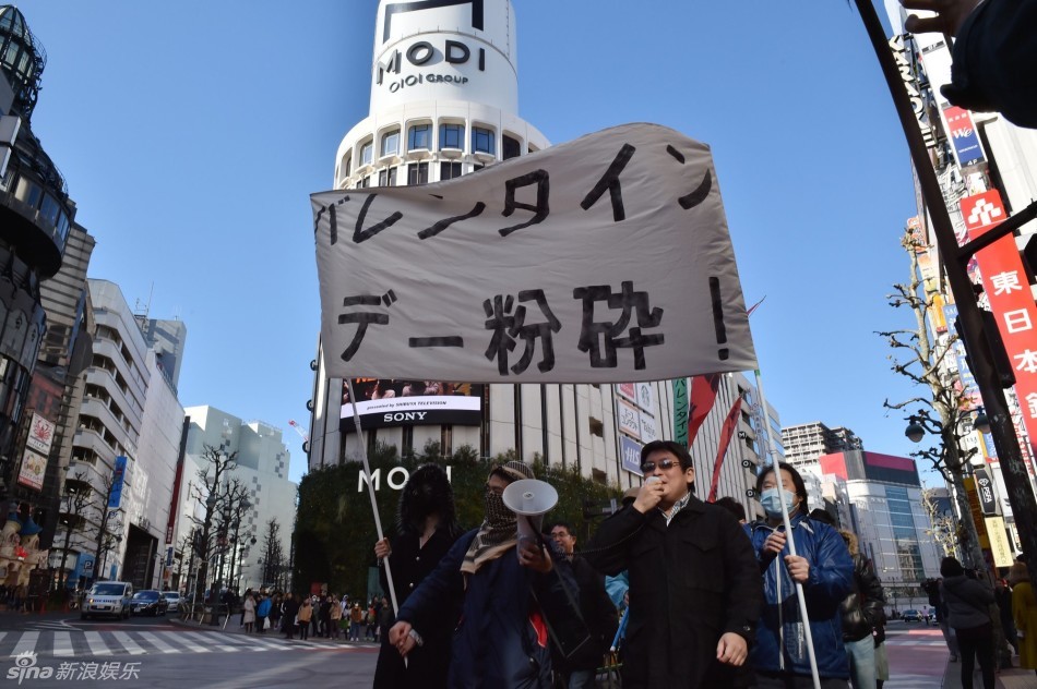 日本剩男团体抵制情人节：公开接吻是恐怖主义