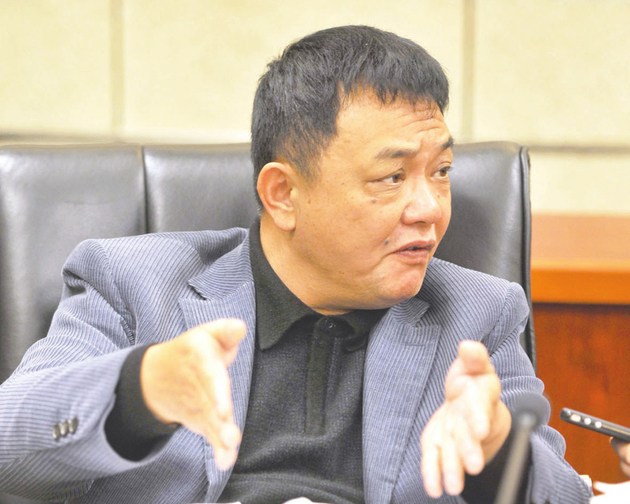 五粮液换帅:唐桥卸任董事长 李曙光空降接任