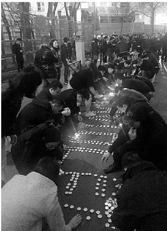 事发后,当地华人举行悼念活动。 法国《华人街报》供图