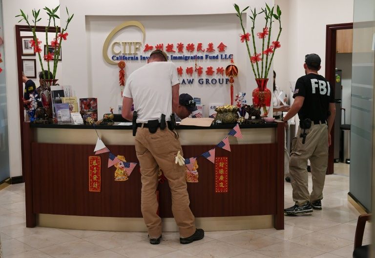 美媒：3中国人诈骗百名中国投资者 FBI突袭搜查