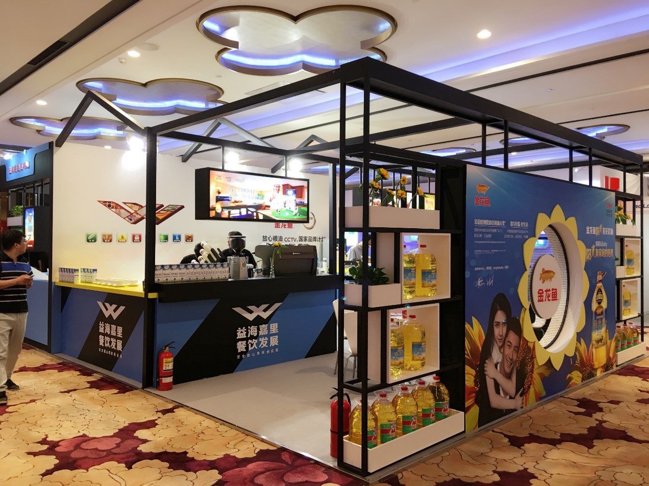 益海嘉里餐饮发展是一个致力于成为百年企业的品牌,旗下拥有“金龙鱼”、“欧丽薇兰”、“胡姬花”、“香满园”、“海皇”等著名品牌。产品涵盖了中小包装食用油、大米、面粉、日化、进口商品、调味品、挂面、杂粮、米粉、豆奶饮料等餐饮专用粮油,食品原辅料,油脂化工等诸多领域。益海嘉里餐饮发展是团餐企业千喜鹤、健力源、快客利等首选的全国优质供货商,在质量、口碑、服务方面都享有极高评价。益海嘉里旗下知名