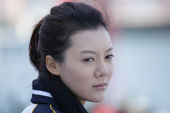 35岁被50亿富豪抛弃,拿了3亿分手费,如今生活成这般模样!