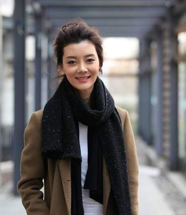 35岁被50亿富豪抛弃,拿了3亿分手费,如今生活成这般模样!