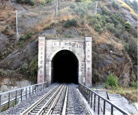 再赴成昆线 重扬铁军魂