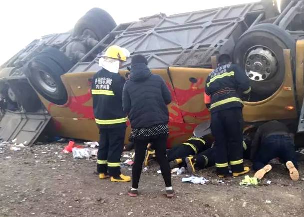 内蒙古111国道呼伦贝尔阿荣旗境内发生交通事故已致12人死亡