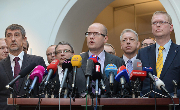 捷克总理宣布辞职3天后决定不辞了：该走的是财长