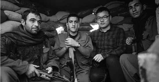 中国记者谈战地生活：刚才聊天的记者 转眼被炸死