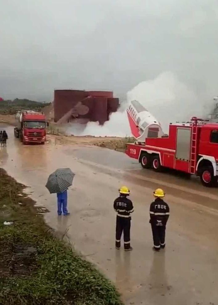 广西钦州上百吨浓硫酸泄漏 附近人员紧急撤离