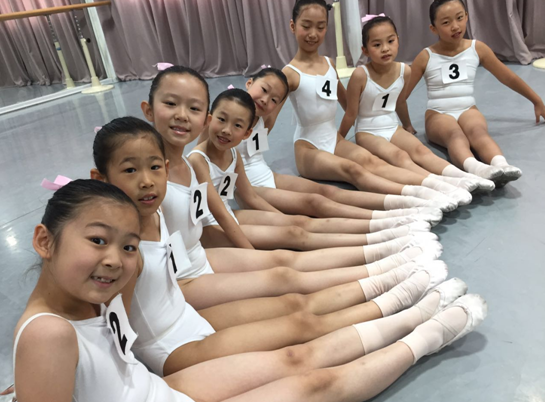 张天爱校长和一年一度的英皇芭蕾考级