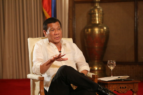 外媒：菲律宾在中美间搞“平衡外交”
