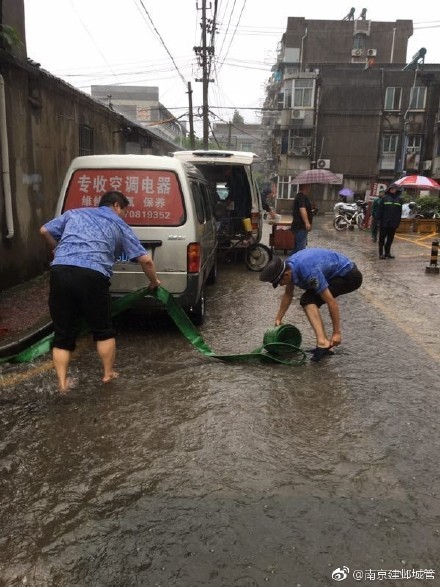 江苏8市遭大暴雨袭击 南京打破单日降雨量纪录