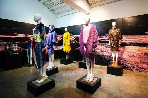 【新闻稿图片】LACOSTE 2017秋冬系列媒体预览_纽约时装周秀款女装