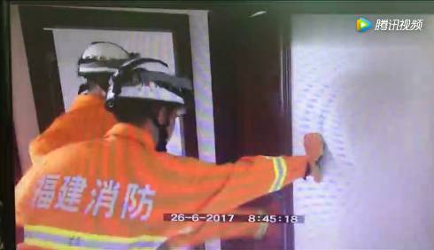 今早泉州一男在出租房自杀，消防紧急破门救援！