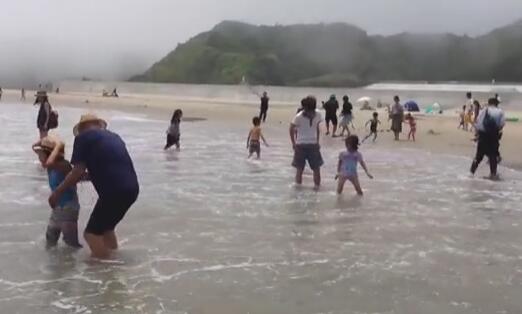 日本重开福岛海滩 民众：觉得恶心不敢去游泳