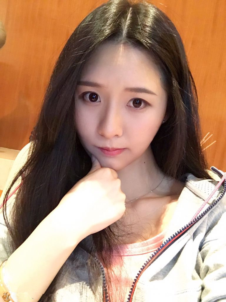 阿冷病重吊水 首席土豪只知道送镶钻手镯却不懂陪在身边?_|阿冷|直播一姐esports电子竞技_凤凰网