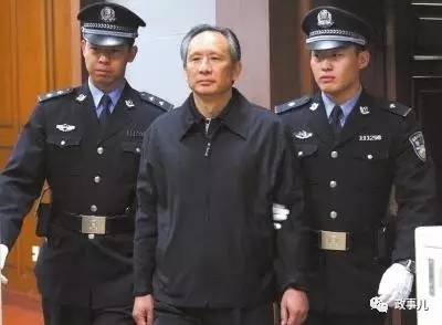 一个在秦城监狱一个在燕城监狱，著名上下级均减刑