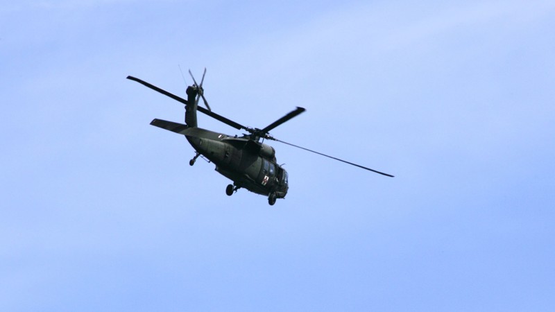 美国一架军用直升飞机坠毁 5名机组人员下落不明