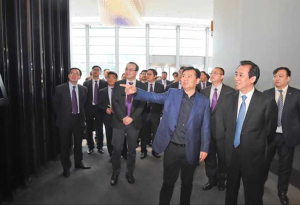 许家印访问苏宁集团总部 两大世界500强巨头全