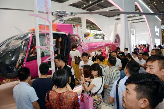 3000万私人飞机助阵:MLE超级婚戒引爆深圳珠宝展