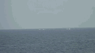 9艘疑似海盗小艇欲袭外国商船 中国海军成功驱离