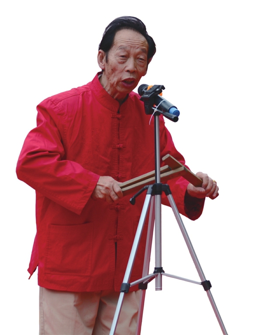 3块竹板唱55年 成都大爷千场演出传播四川金钱板_凤凰网四川频道_凤凰网
