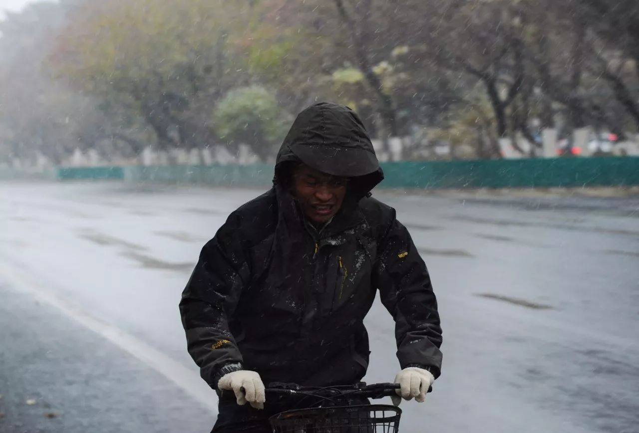 风雨无阻的外卖小哥