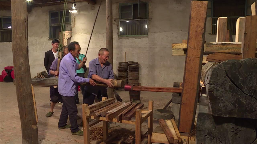 《脱贫大决战》探访新县返乡脱贫新机制 |河湾