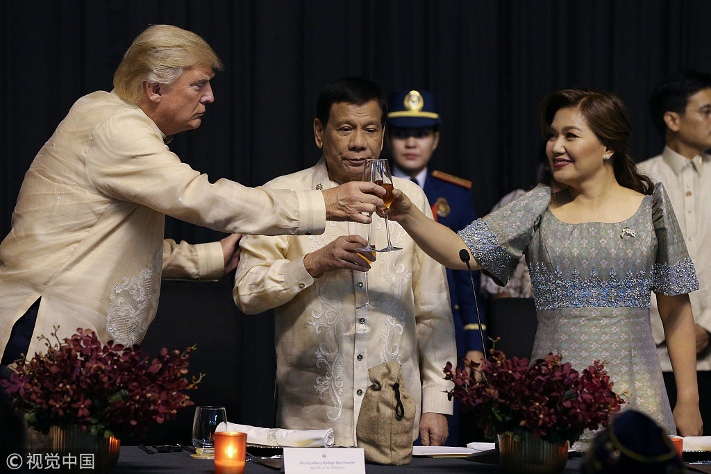 特朗普 顺便访问 菲律宾,杜特尔特表情有点复杂