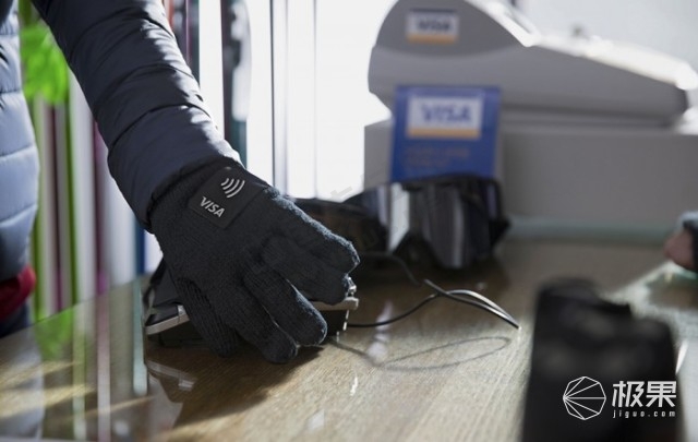 VISA推出NFC支付手套，冬天付款不再冻手