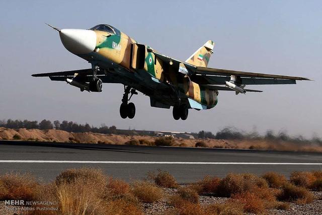 伊朗一架苏霍伊战斗机坠毁　一名飞行员身亡