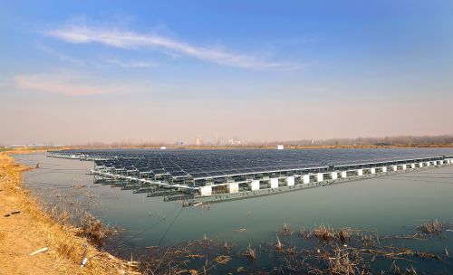 濉溪县刘桥镇周大庄村采煤塌陷区水面上建起光