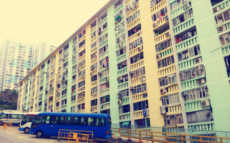 香港市民拥千万房产却住公屋 被罚款监禁2个月