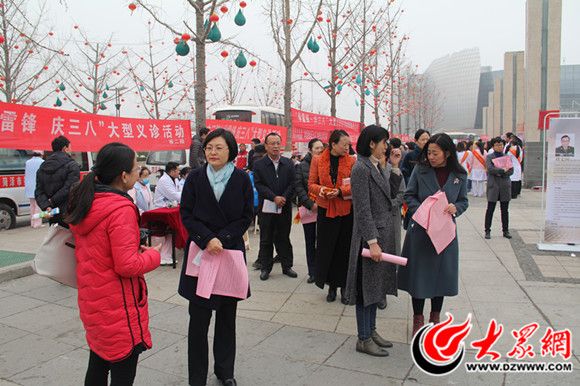 迎三八 市妇联、市开发区妇联联合举办普法宣传活动