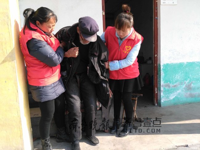 徐庄镇团委青年志愿者 雷锋日 走进敬老院