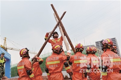 竖井救援，搭支撑架。