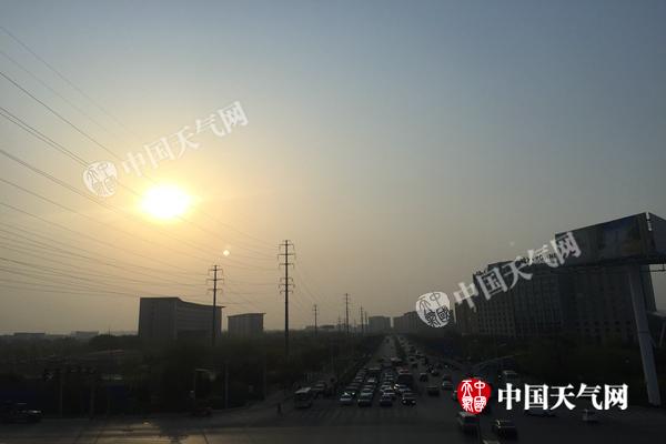 北京今天晴暖持续最高温将升至25℃ 气象扩散条件转差