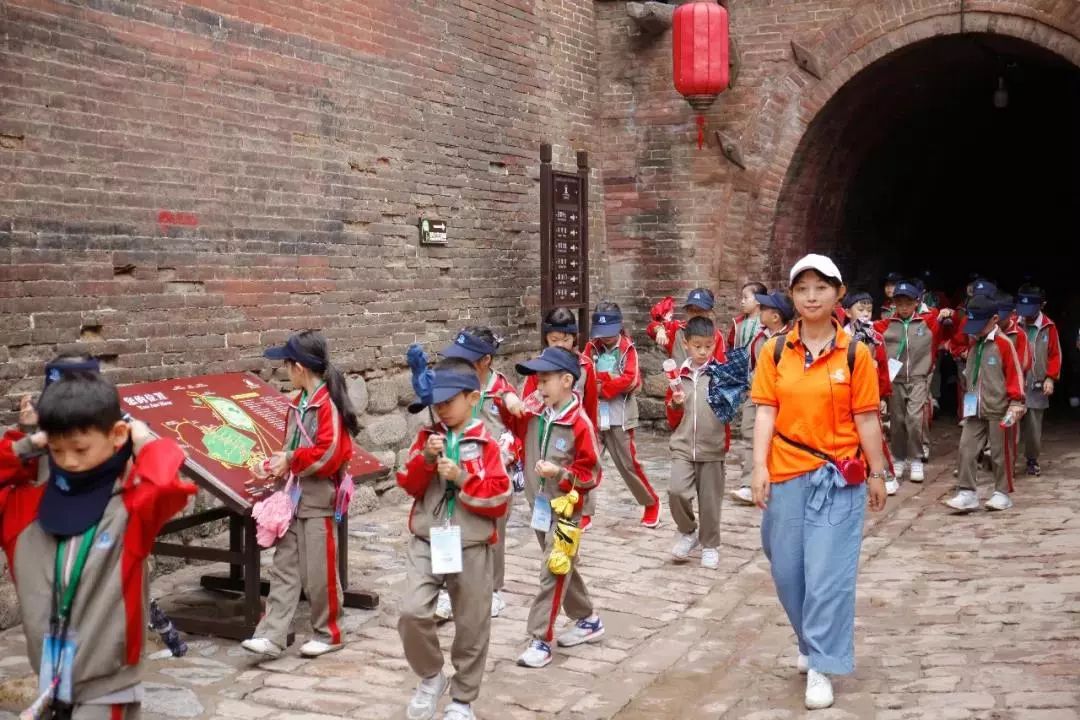 西迎来首趟走遍大中华 追寻中国梦研学旅行专